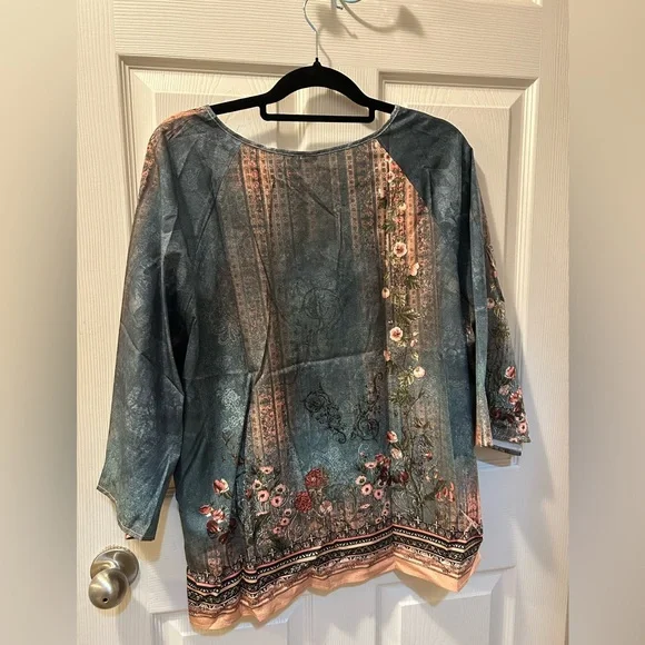 Emery Rose 2XL Women's Floral Patterned Top - Green and Peach NWT - Picture 3 of 3